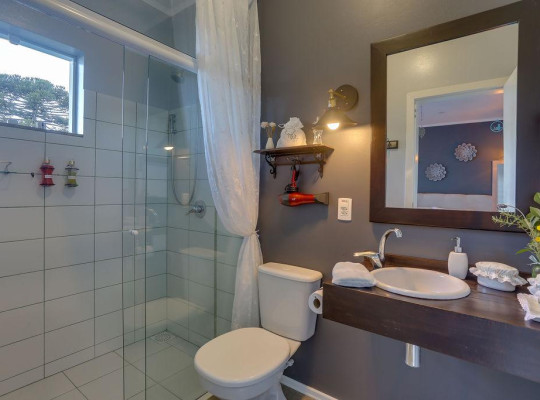 Suite Hortênsia - Banheiro amplo - A vista como companhia - Urubici | Serra Catarinense Banheiro amplo - A vista como companhia - Urubici | Serra Catarinense