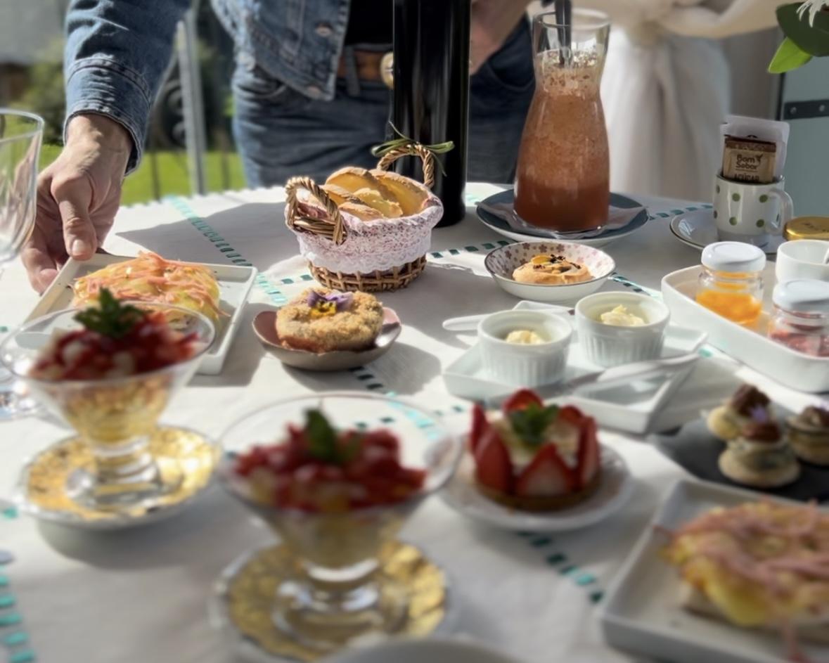 Café da Manhã Artesanal e Sensorial na Pousada Cantos e Encantos – Uma Experiência de Novos Sabores a Cada Dia em Urubici