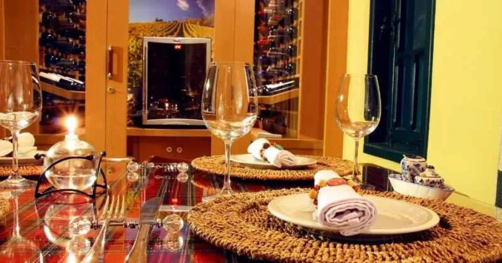 Degustação de vinhos em ambiente acolhedor recomendado pela Pousada Cantos e Encantos