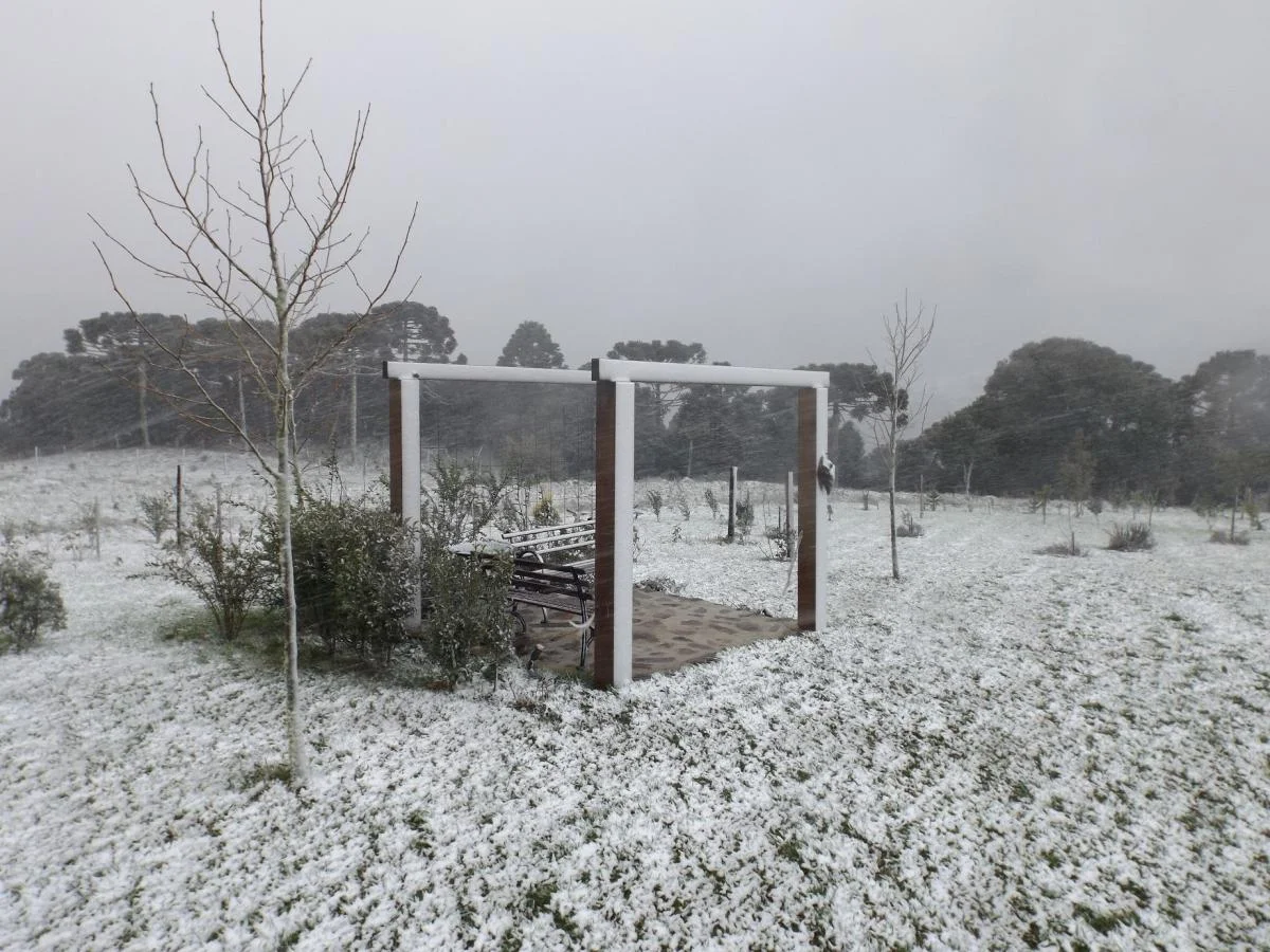Entrada da pousada em dia de inverno na Serra Catarinense.