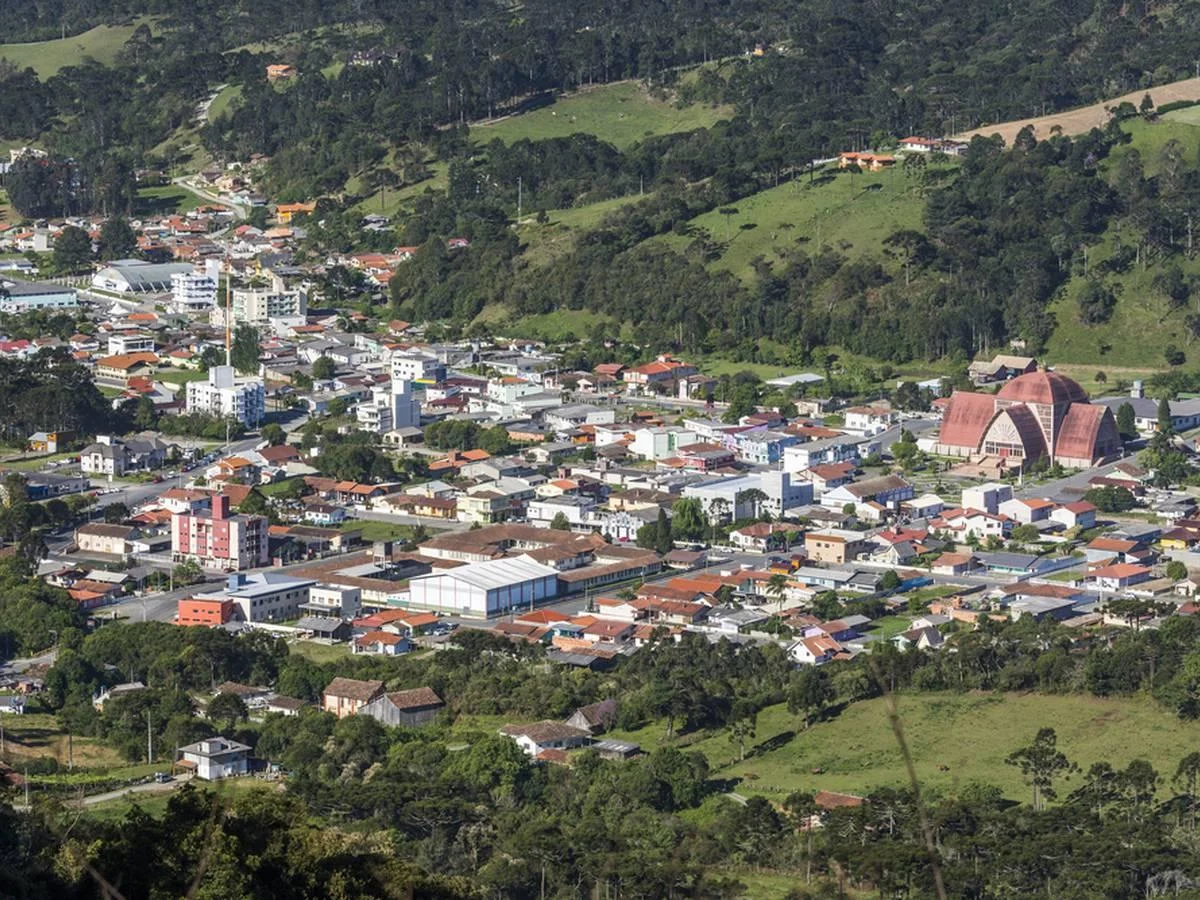 Vista aérea da cidade de Urubici, na Serra Catarinense.