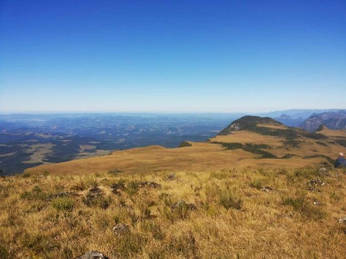 Paisagem de campos de altitude próximos à Pousada Cantos e Encantos em Urubici.
