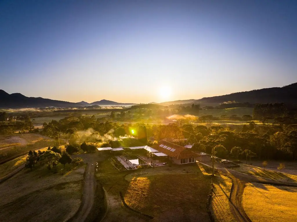 Pôr do sol visto da região rural de Urubici, próximo à pousada.