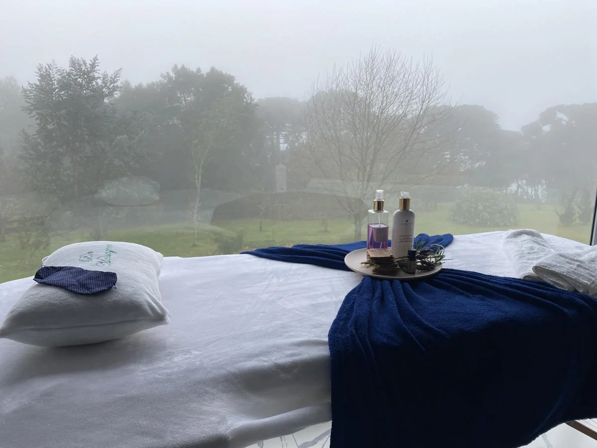 Vista de um dia de neblina na Pousada Cantos e Encantos.