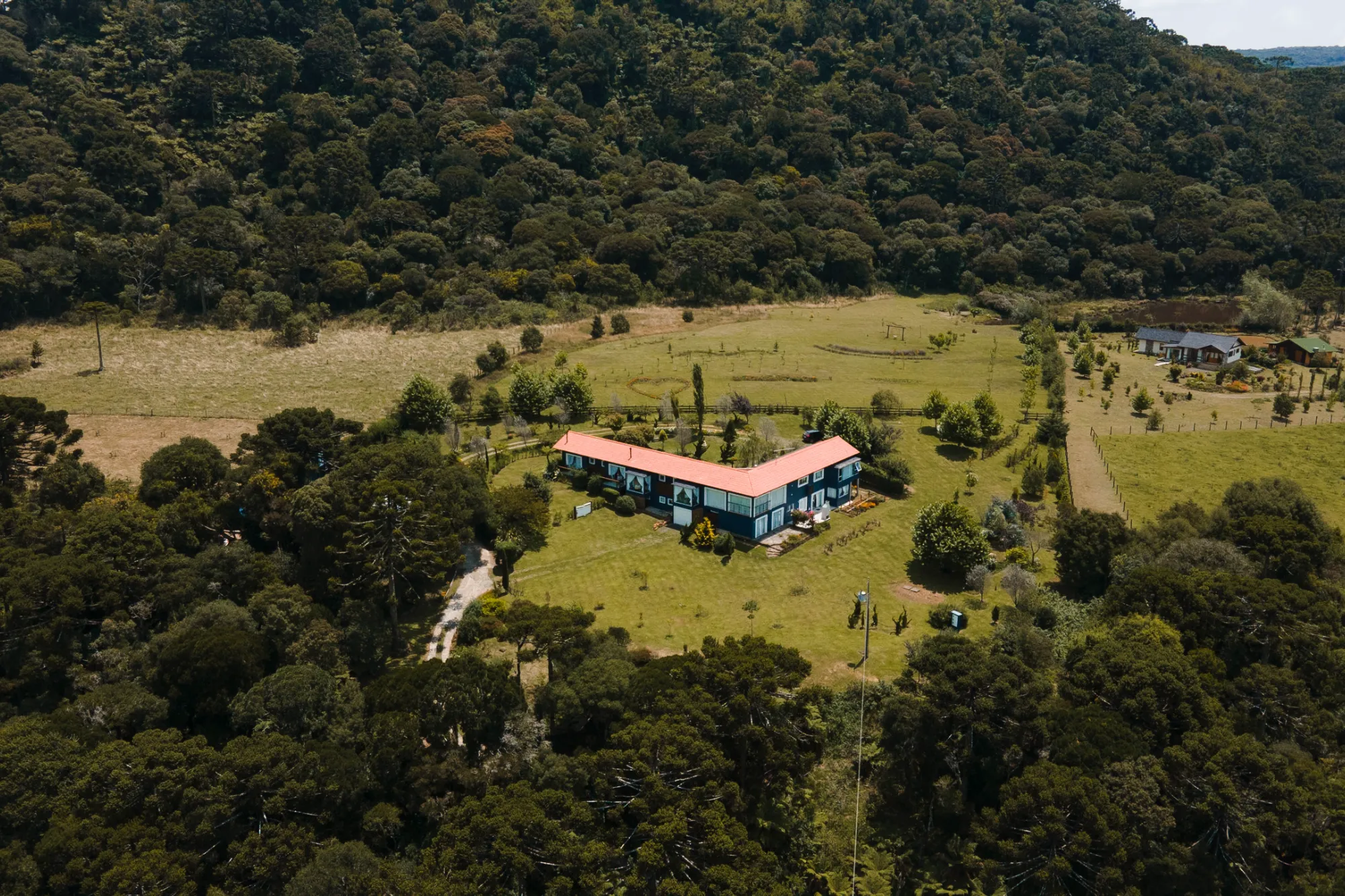 Vista aérea da Pousada Cantos e Encantos em Urubici.