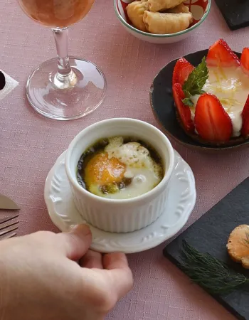 Sobremesa quente servida em ramequim no café da manhã da Pousada Cantos e Encantos em Urubici
