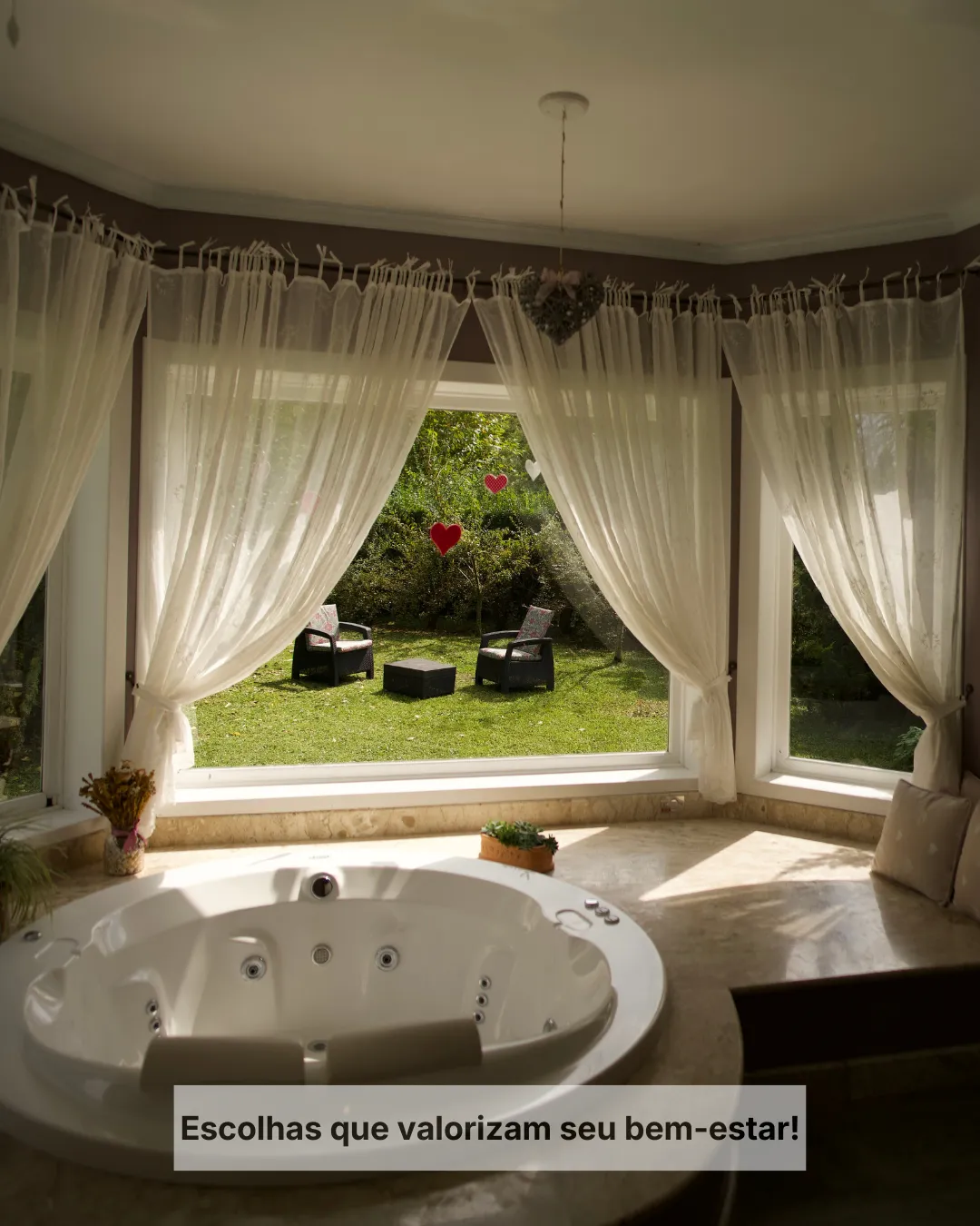 Vista do jardim a partir da suíte da Pousada Cantos e Encantos em Urubici