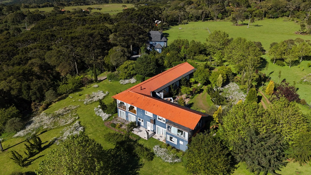 Vista aérea da Pousada Cantos e Encantos em Urubici.